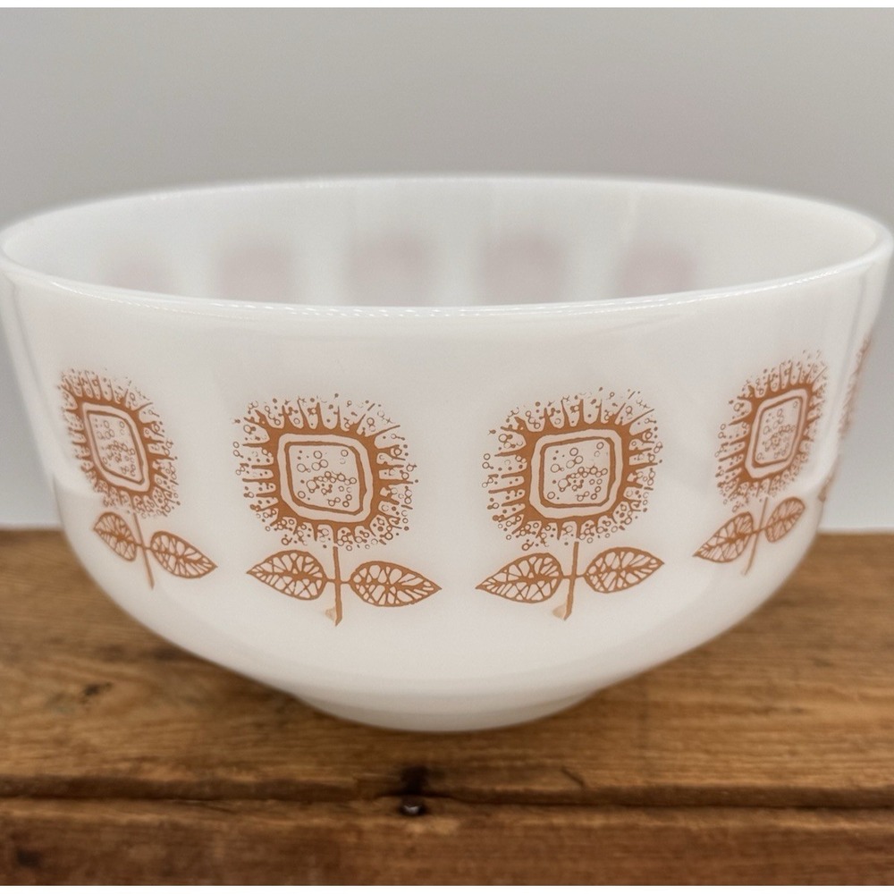 Federal Connoisseur Sunflower 2 Qt White Milk Glass Mixing Bowl Mid-Century VTG